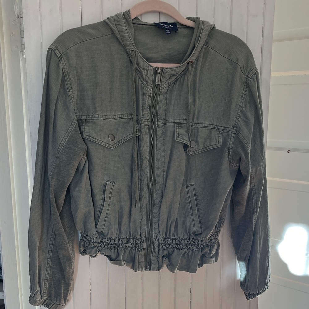 Army green short jacket